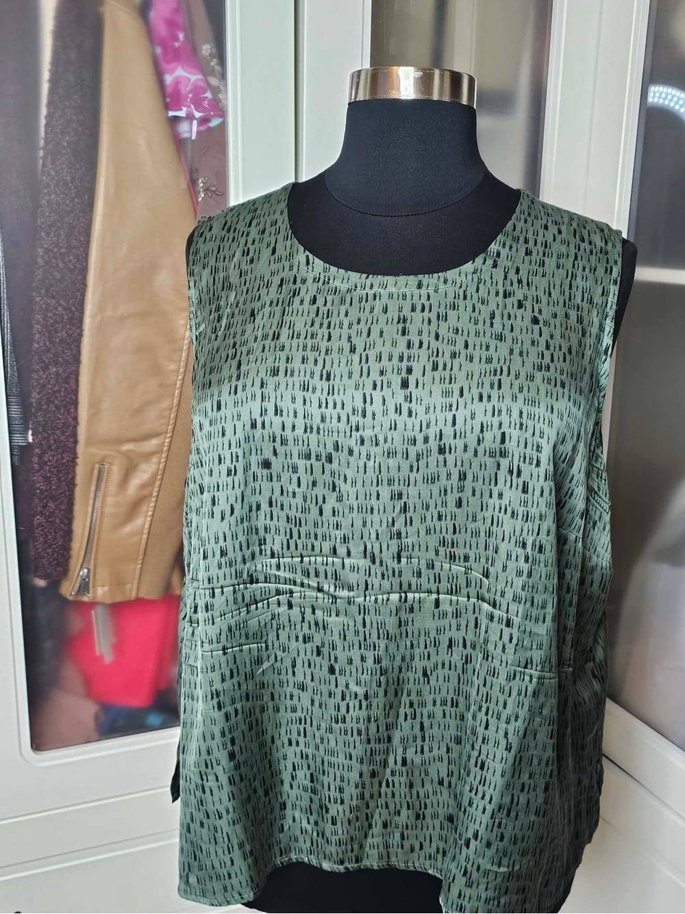 Eileen Fisher Olive Green Sleeveless Tunic with Subtle Dash Print